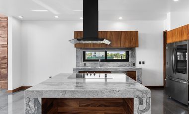 Casa en Venta en Karakal Residencial con Alberca Privada