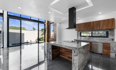 Casa en Venta en Karakal Residencial con Alberca Privada