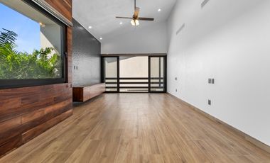 Casa en Venta en Karakal Residencial con Alberca Privada