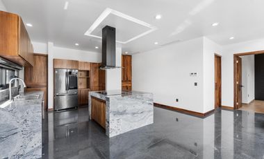 Casa en Venta en Karakal Residencial con Alberca Privada