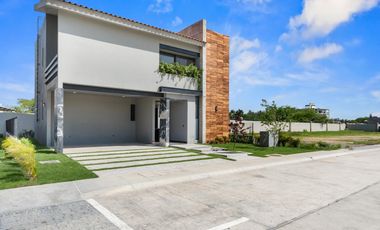 Casa en Venta en Karakal Residencial con Alberca Privada