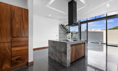 Casa en Venta en Karakal Residencial con Alberca Privada