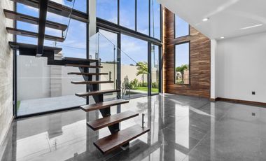 Casa en Venta en Karakal Residencial con Alberca Privada