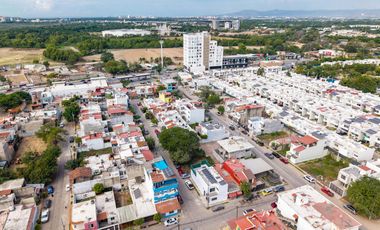 Casa en Venta en Villas Universidad Puerto Vallarta con Alberca Privada y Esquina