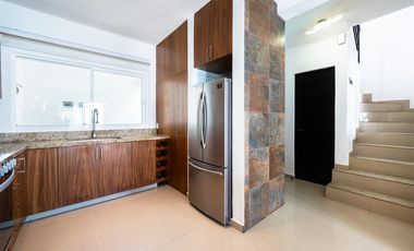 Casa en Venta en Villas Universidad Puerto Vallarta con Alberca Privada y Esquina