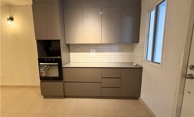 VENDO CASA PRIMERA LINEA DE VERSALLES, LAS ACACIAS