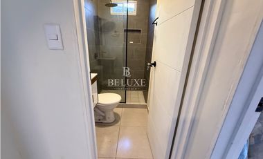 VENDO CASA PRIMERA LINEA DE VERSALLES, LAS ACACIAS