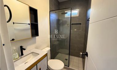 VENDO CASA PRIMERA LINEA DE VERSALLES, LAS ACACIAS