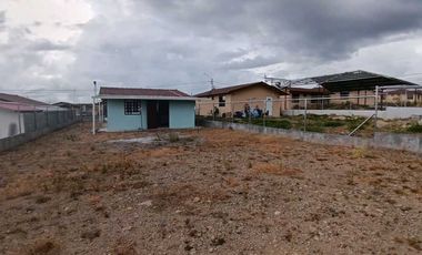 ALQUILO CASA CERCADA 3HAB ALTO BOQUETE