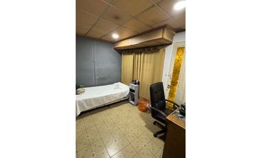 Venta casa 4 AMB a mts del colegio renacimiento PASO DEL REY