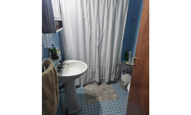 VENTA – 2 AMBIENTES AL FRENTE CON BALCÓN SALIENTE Y COCHERA