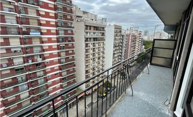 DEPARTAMENTO 2 AMBIENTES A LA CALLE CON BALCON - CENTRO