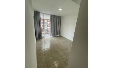 DEPARTAMENTO 2 AMBIENTES A LA CALLE CON BALCON - CENTRO