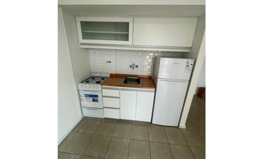 DEPARTAMENTO 2 AMBIENTES A LA CALLE CON BALCON - CENTRO