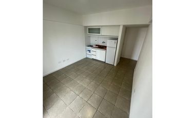 DEPARTAMENTO 2 AMBIENTES A LA CALLE CON BALCON - CENTRO