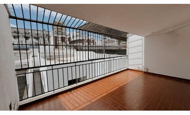 VENDO CASA EN PLENO CENTRO DE PARAN – A 1 CUADRA DEL SHOPPING LA PAZ 