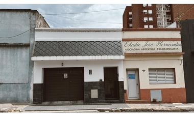 VENDO CASA EN PLENO CENTRO DE PARAN – A 1 CUADRA DEL SHOPPING LA PAZ 