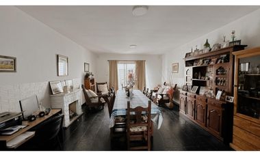 VENDO CASA EN PLENO CENTRO DE PARAN – A 1 CUADRA DEL SHOPPING LA PAZ 