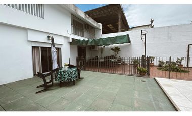 VENDO CASA EN PLENO CENTRO DE PARAN – A 1 CUADRA DEL SHOPPING LA PAZ 