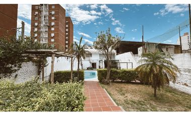VENDO CASA EN PLENO CENTRO DE PARAN – A 1 CUADRA DEL SHOPPING LA PAZ 