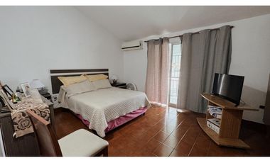 VENDO CASA EN PLENO CENTRO DE PARAN – A 1 CUADRA DEL SHOPPING LA PAZ 