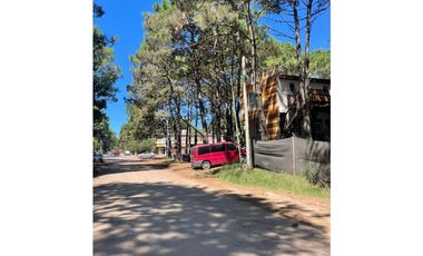 Lote comercial en Pinamar. Acepta metros en parte de pago