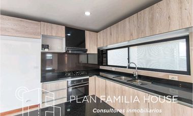 Casa en Cota en parcelacion, hermosa zona verde