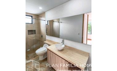 Casa en Cota en parcelacion, hermosa zona verde