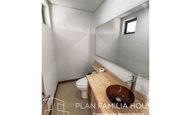 Casa en Cota en parcelacion, hermosa zona verde