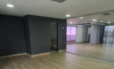 Alquiler Oficina Poblado Campestre. 9804233 DL