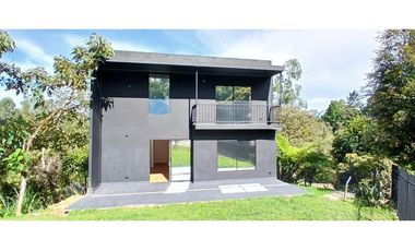 Se arrienda casa campestre en el municipio de Rionegro Antioquia.