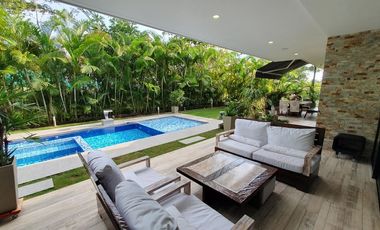 CASA CAMPESTRE VALLE DE ROCAS RUITOQUE CONDOMINIO 5 HABITACIONES 3 NIVELES CON ASCENSOR * CASA 720 m2 * ⁠ÁREA LOTE: 550 m2 FLORIDABLANCA (AT)