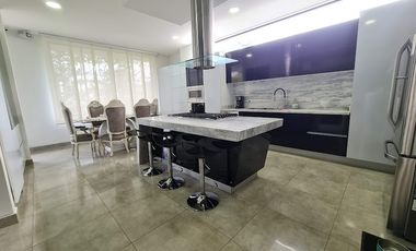 CASA CAMPESTRE VALLE DE ROCAS RUITOQUE CONDOMINIO 5 HABITACIONES 3 NIVELES CON ASCENSOR * CASA 720 m2 * ⁠ÁREA LOTE: 550 m2 FLORIDABLANCA (AT)