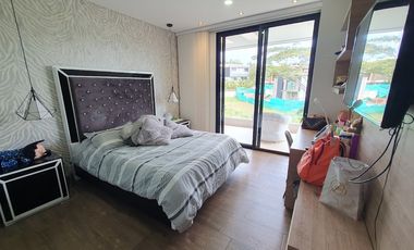 CASA CAMPESTRE VALLE DE ROCAS RUITOQUE CONDOMINIO 5 HABITACIONES 3 NIVELES CON ASCENSOR * CASA 720 m2 * ⁠ÁREA LOTE: 550 m2 FLORIDABLANCA (AT)