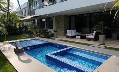 CASA CAMPESTRE VALLE DE ROCAS RUITOQUE CONDOMINIO 5 HABITACIONES 3 NIVELES CON ASCENSOR * CASA 720 m2 * ⁠ÁREA LOTE: 550 m2 FLORIDABLANCA (AT)