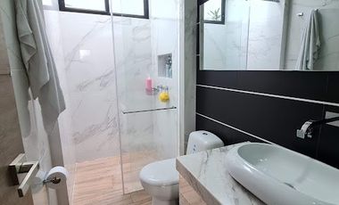 CASA CAMPESTRE VALLE DE ROCAS RUITOQUE CONDOMINIO 5 HABITACIONES 3 NIVELES CON ASCENSOR * CASA 720 m2 * ⁠ÁREA LOTE: 550 m2 FLORIDABLANCA (AT)