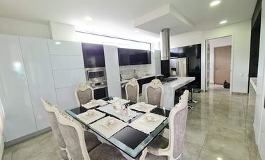 CASA CAMPESTRE VALLE DE ROCAS RUITOQUE CONDOMINIO 5 HABITACIONES 3 NIVELES CON ASCENSOR * CASA 720 m2 * ⁠ÁREA LOTE: 550 m2 FLORIDABLANCA (AT)