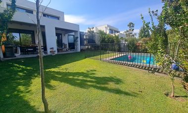 A PASOS COLEGIO SAN ANSELMO