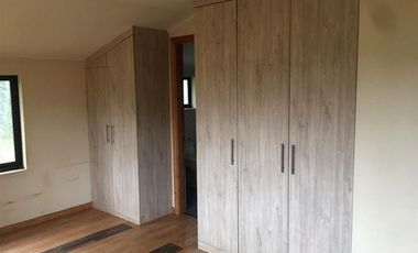 CASA EN VENTA DE 2 DORM. EN VALDIVIA