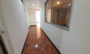 CASA 4 DORMITORIOS ACCESO SUR CON VESPUCIO