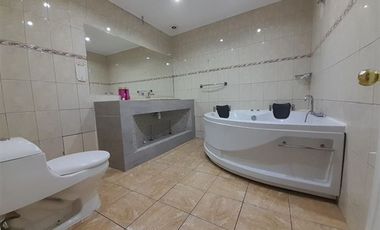 CASA 4 DORMITORIOS ACCESO SUR CON VESPUCIO