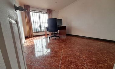 CASA 4 DORMITORIOS ACCESO SUR CON VESPUCIO