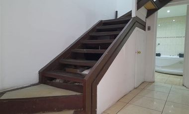 CASA 4 DORMITORIOS ACCESO SUR CON VESPUCIO