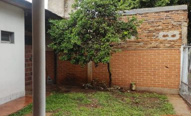 OPORTUNIDAD, CASA DE DOS DORMITORIOS EN VENTA, BARRIO YACYRETA