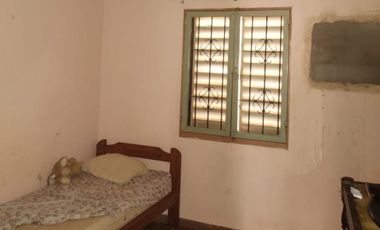 OPORTUNIDAD, CASA DE DOS DORMITORIOS EN VENTA, BARRIO YACYRETA