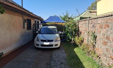 CASA AMPLIA CON 2 ESTACIONAMIENTOS A PASOS DEL METRO