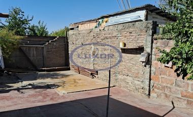 CASA AMPLIA CON 2 ESTACIONAMIENTOS A PASOS DEL METRO