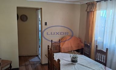 CASA AMPLIA CON 2 ESTACIONAMIENTOS A PASOS DEL METRO