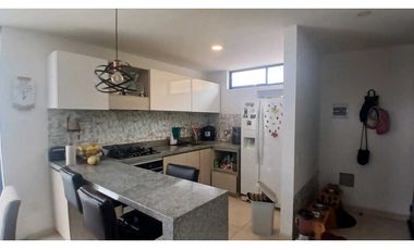 VENDO CASA TRES NIVELES  CADA HABITACIÓN CON BAÑO PRIVADO EN CHIA