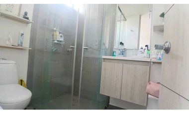 VENDO CASA TRES NIVELES  CADA HABITACIÓN CON BAÑO PRIVADO EN CHIA